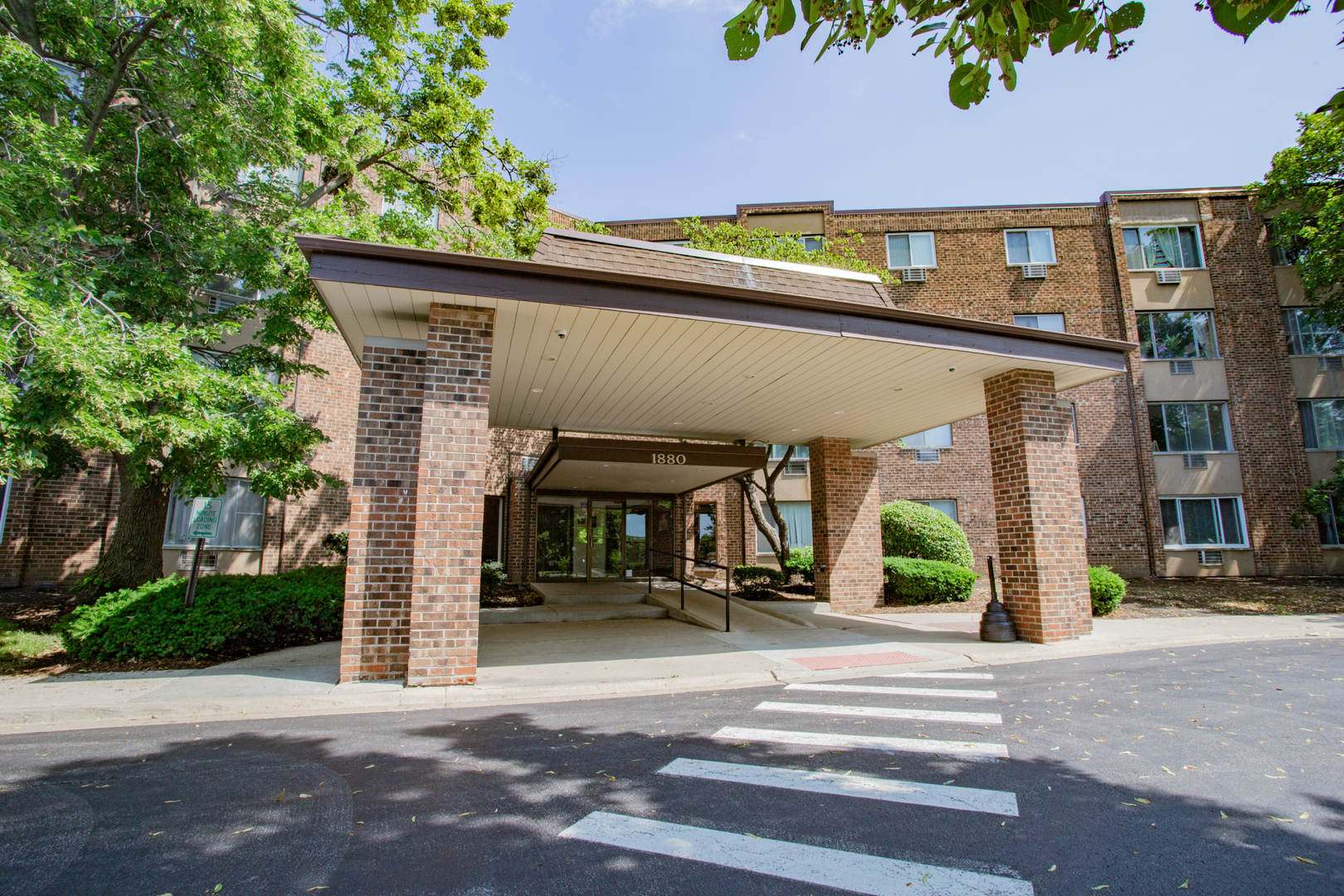 1880 Bonnie Lane #410, Hoffman Estates, IL 60169