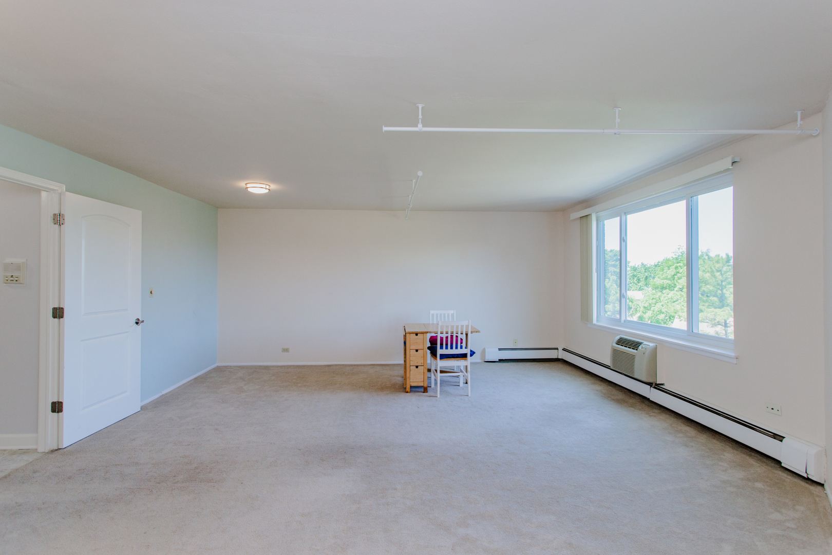 1880 Bonnie Lane #410, Hoffman Estates, IL 60169