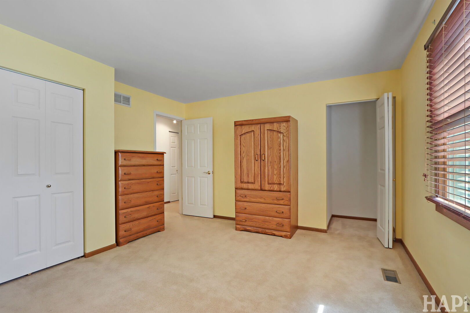 31 Troy Street, Fox Lake, IL 60020
