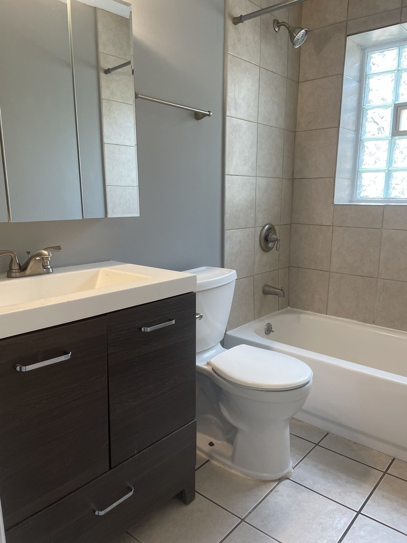 21W284 Tee Lane #C, Itasca, IL 60143