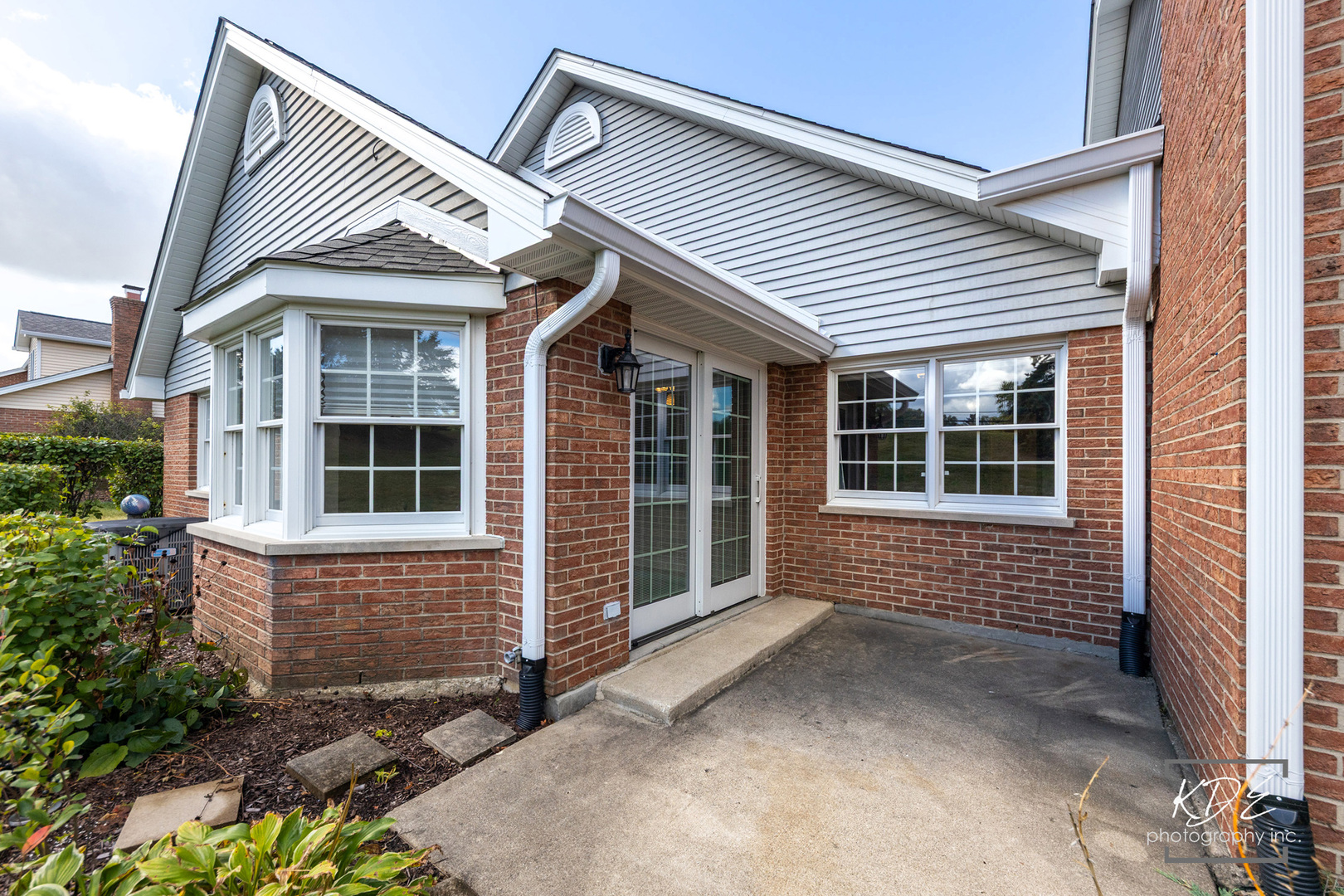 8557 Sandalwood Drive, Darien, IL 60561