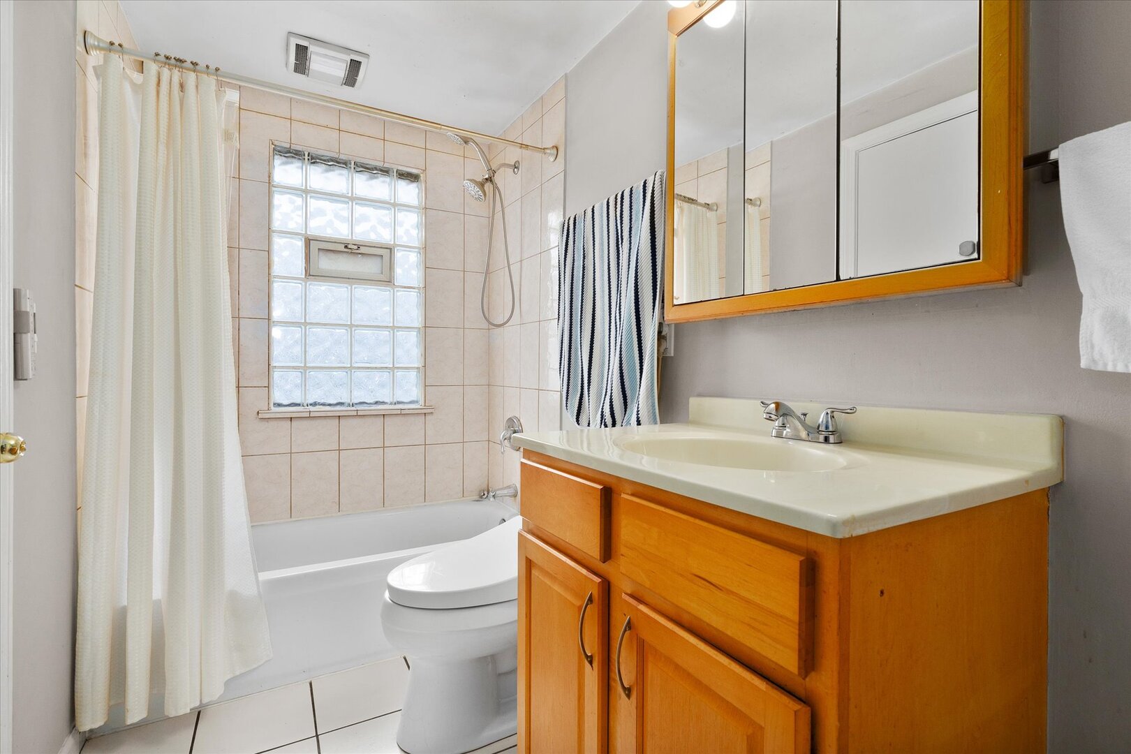 2318 N 73rd Avenue, Elmwood Park, IL 60707