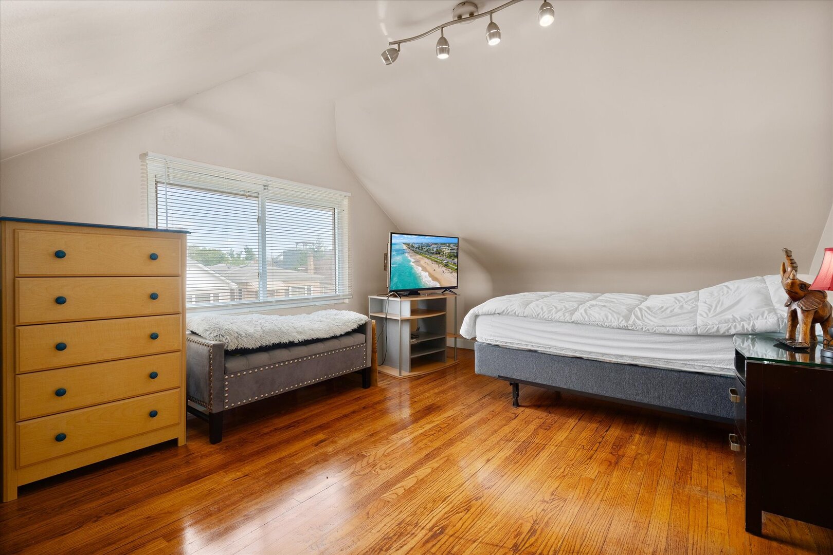 2318 N 73rd Avenue, Elmwood Park, IL 60707