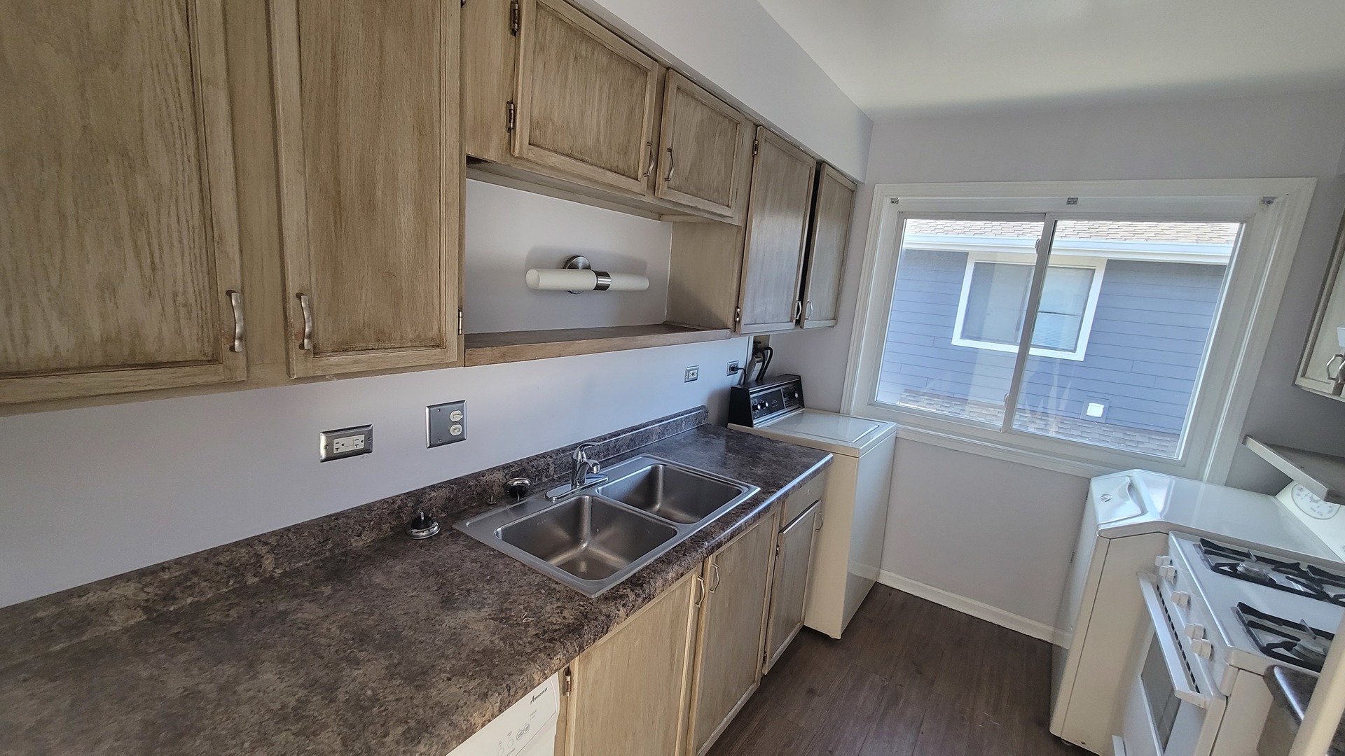 6084 Fremont Drive #6084, Hanover Park, IL 60133