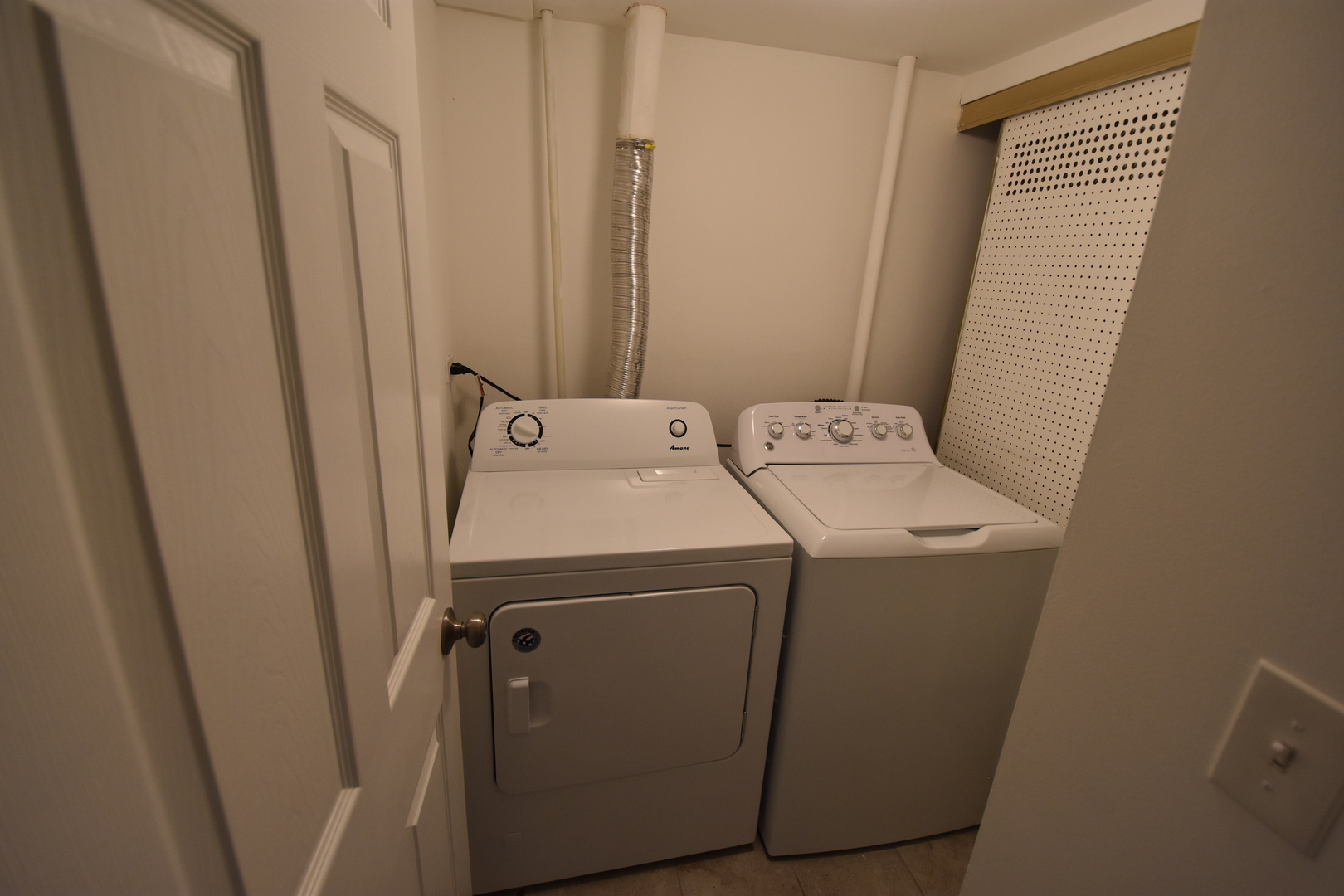 45 Salt Creek Road, Roselle, IL 60172