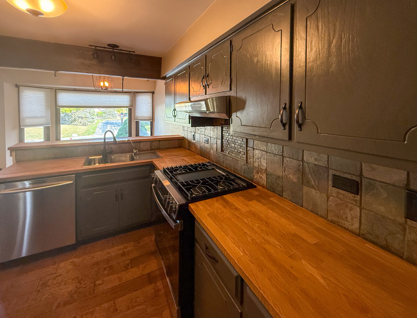 15528 Whitehall Lane, Orland Park, IL 60462