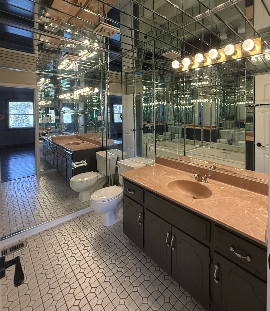15528 Whitehall Lane, Orland Park, IL 60462