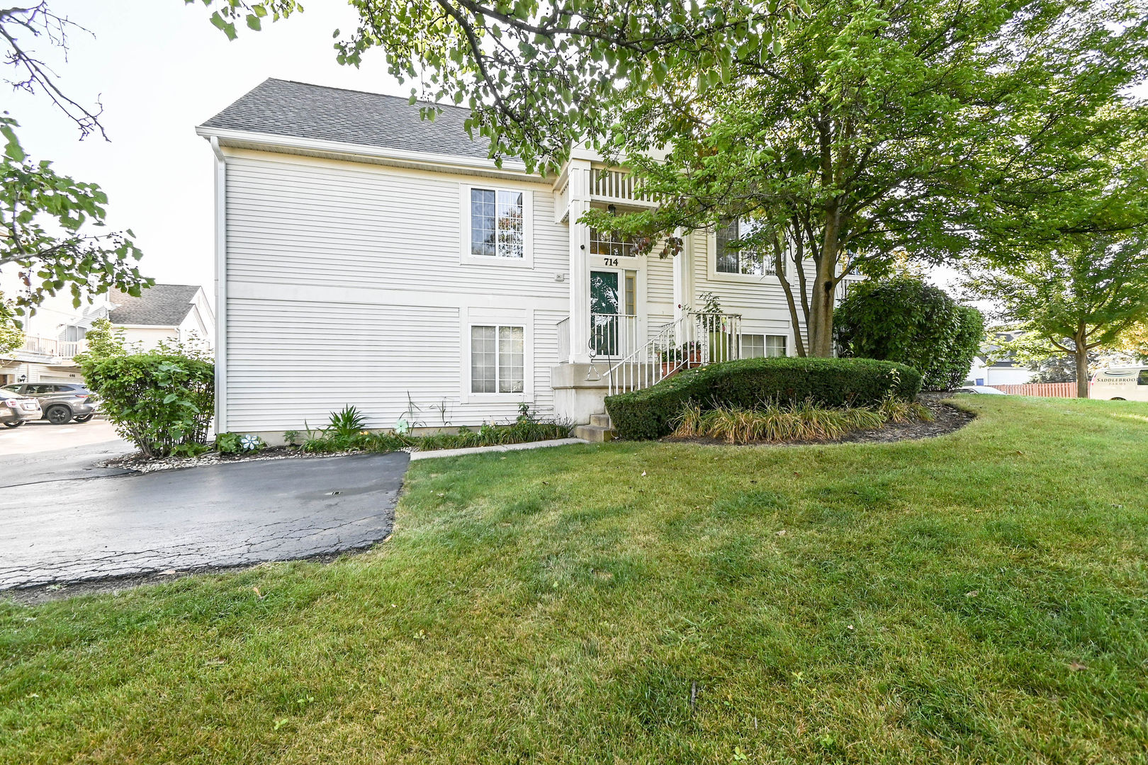 714 S Rosehall Lane, Round Lake, IL 60073