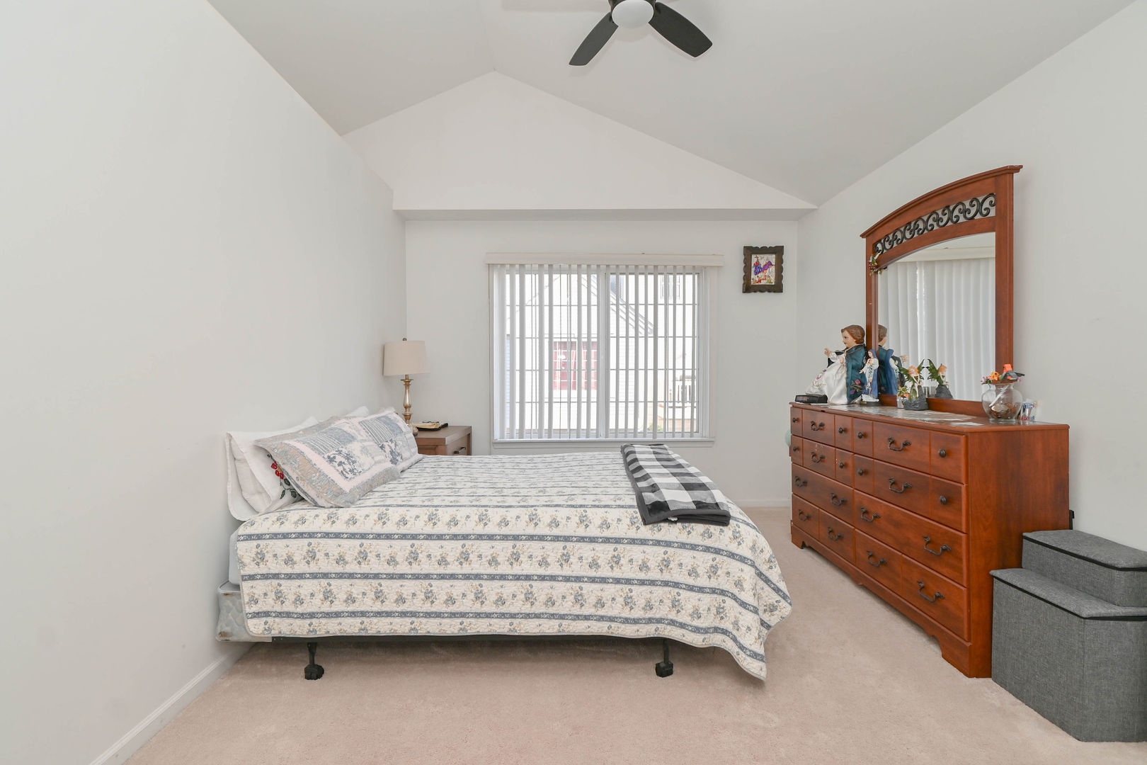714 S Rosehall Lane, Round Lake, IL 60073