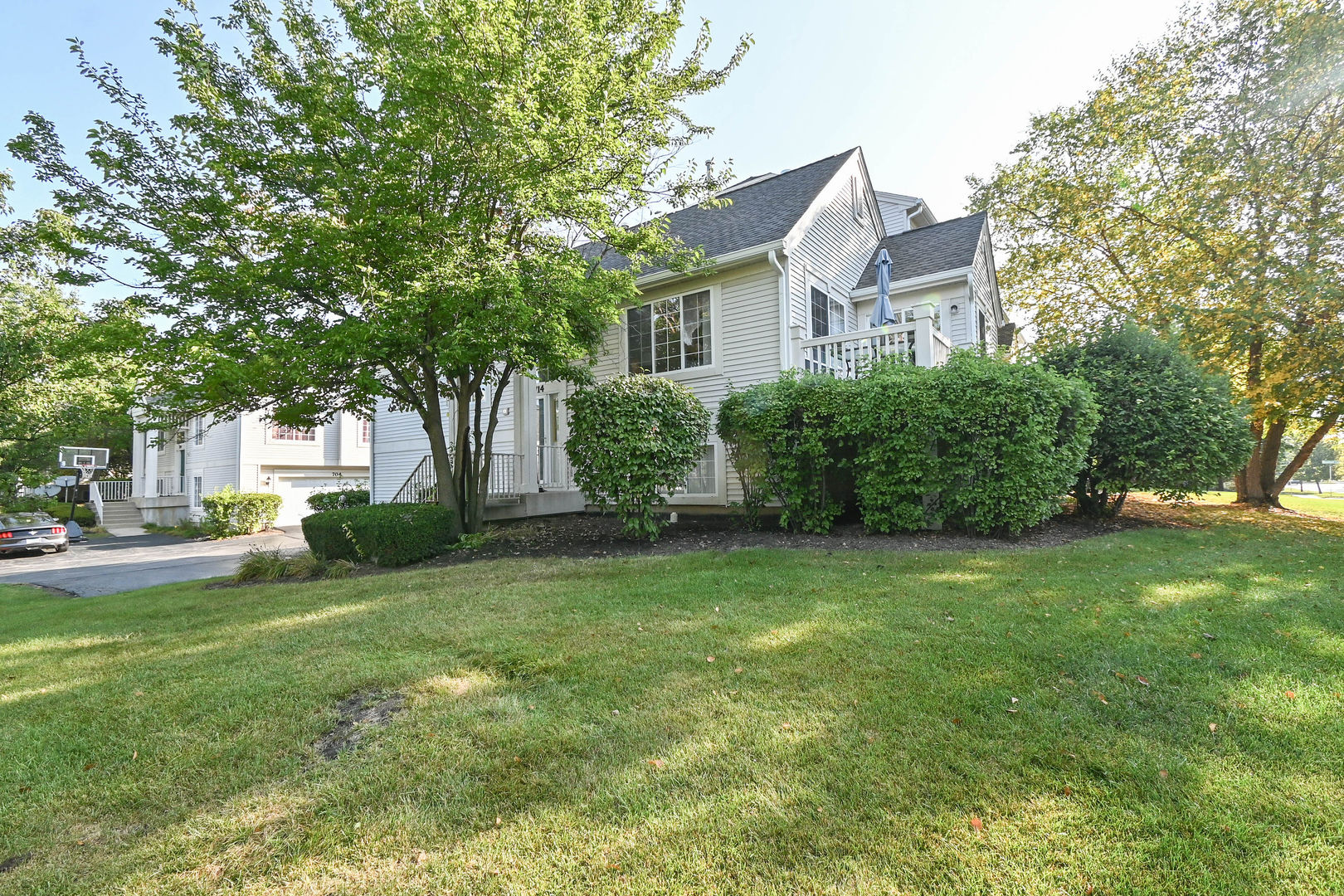 714 S Rosehall Lane, Round Lake, IL 60073