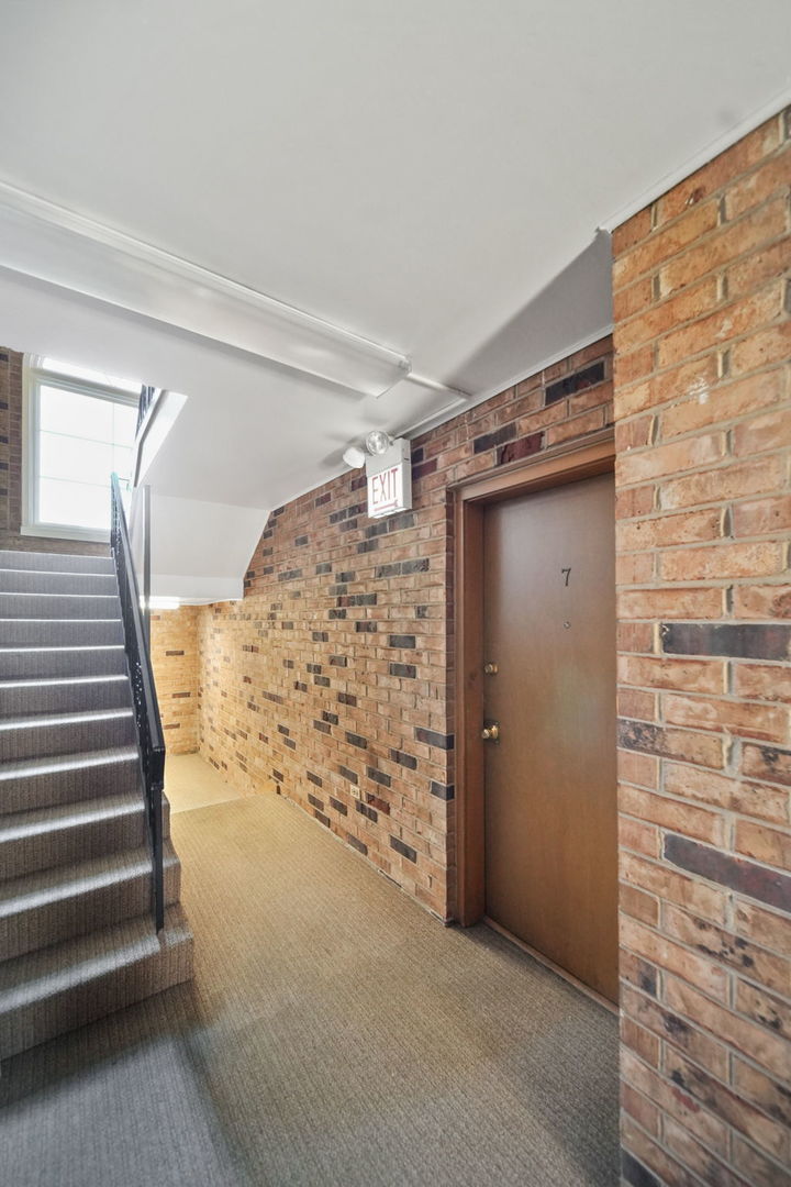 8802 W 45th Place #7, Brookfield, IL 60513