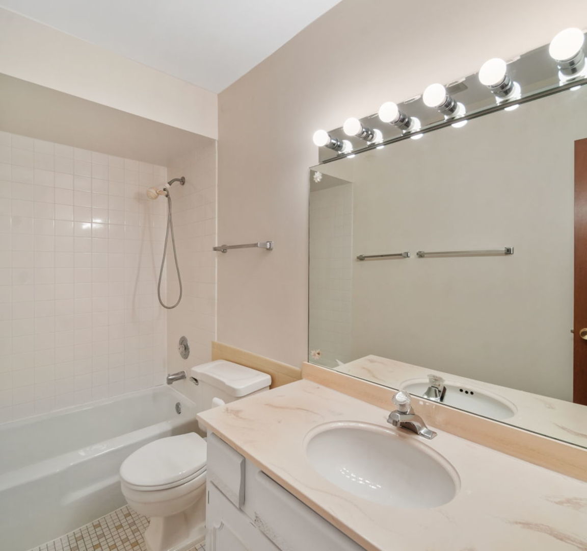 8802 W 45th Place #7, Brookfield, IL 60513