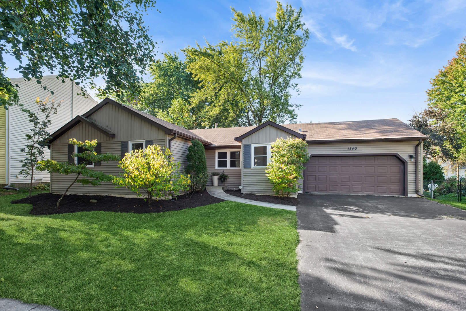 1340 AUBURN Avenue, Naperville, IL 60565