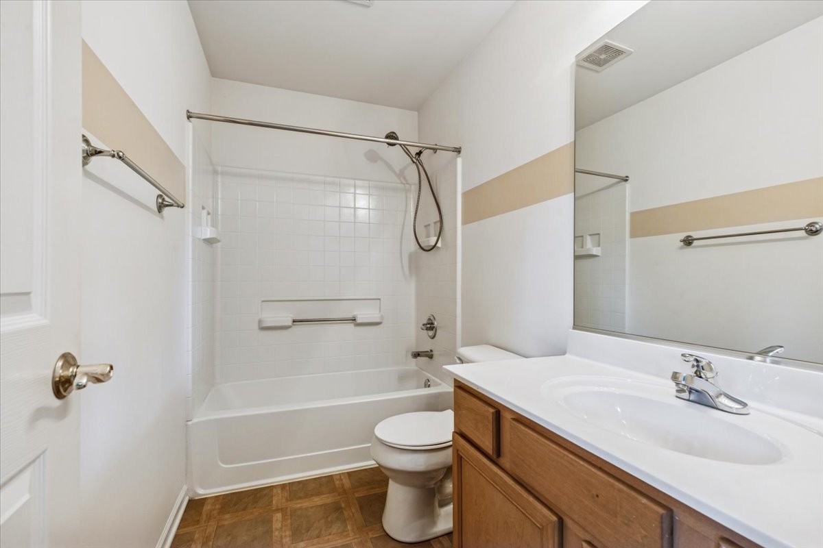 1543 W Remington Lane, Round Lake, IL 60073