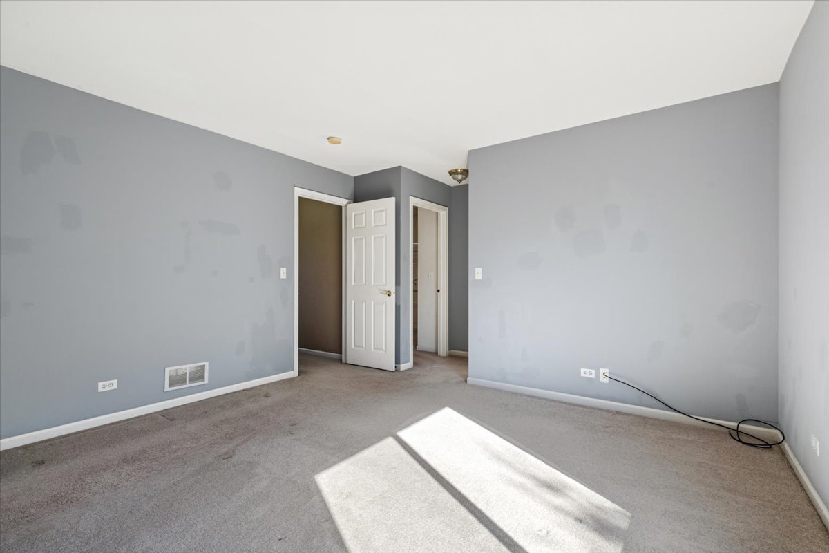 1543 W Remington Lane, Round Lake, IL 60073