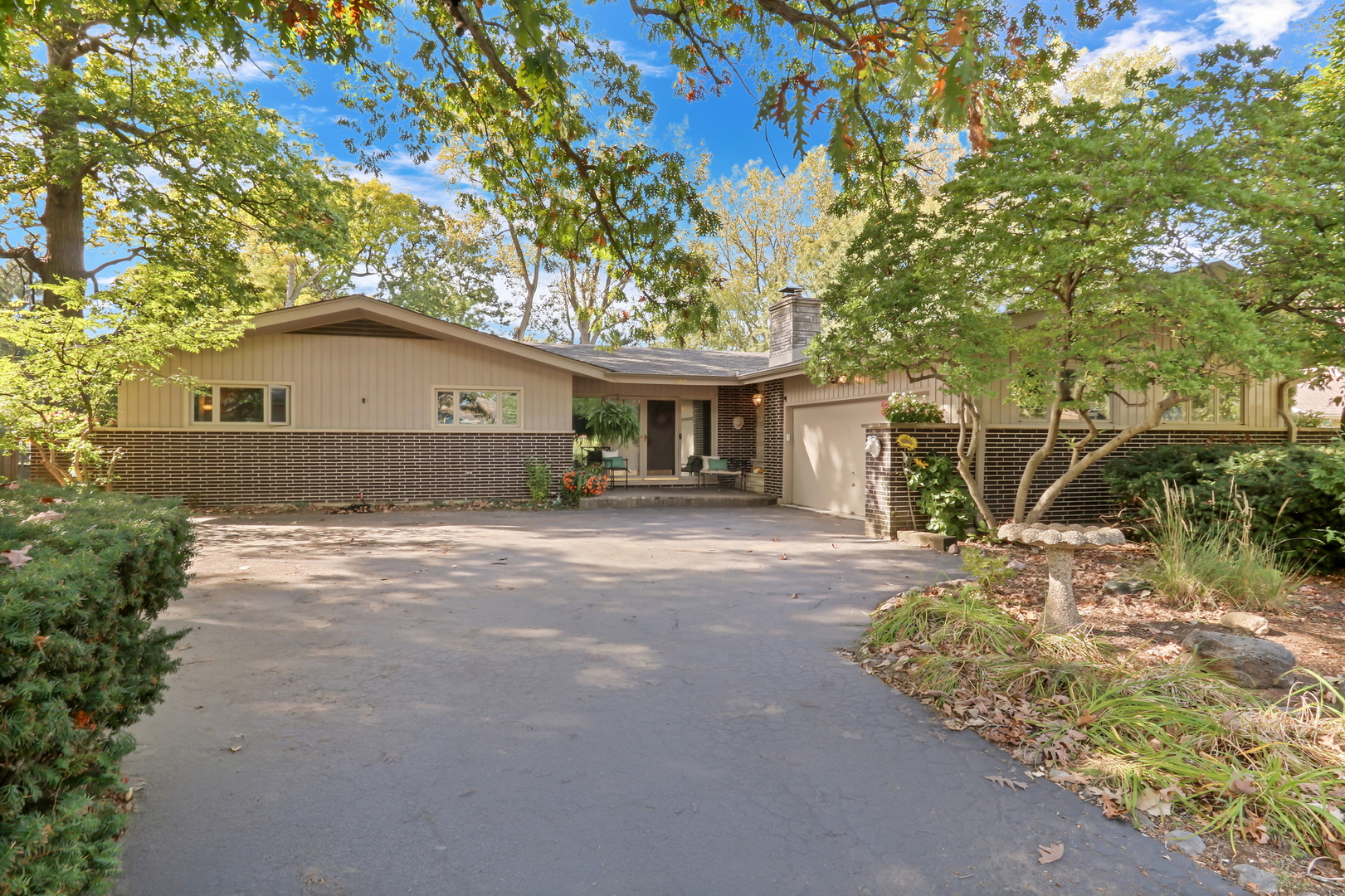 230 N Alleghany Road, Grayslake, IL 60030