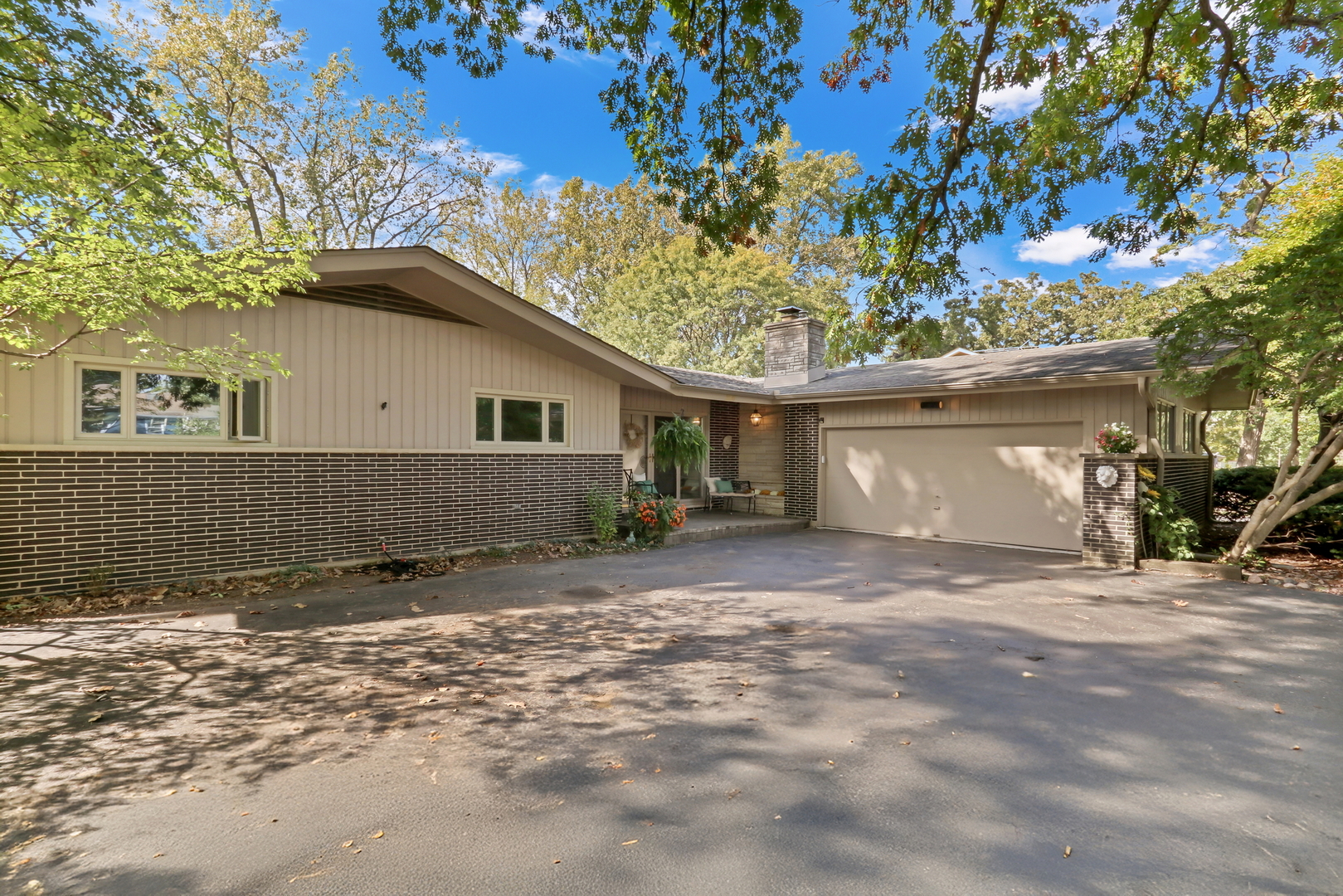 230 N Alleghany Road, Grayslake, IL 60030