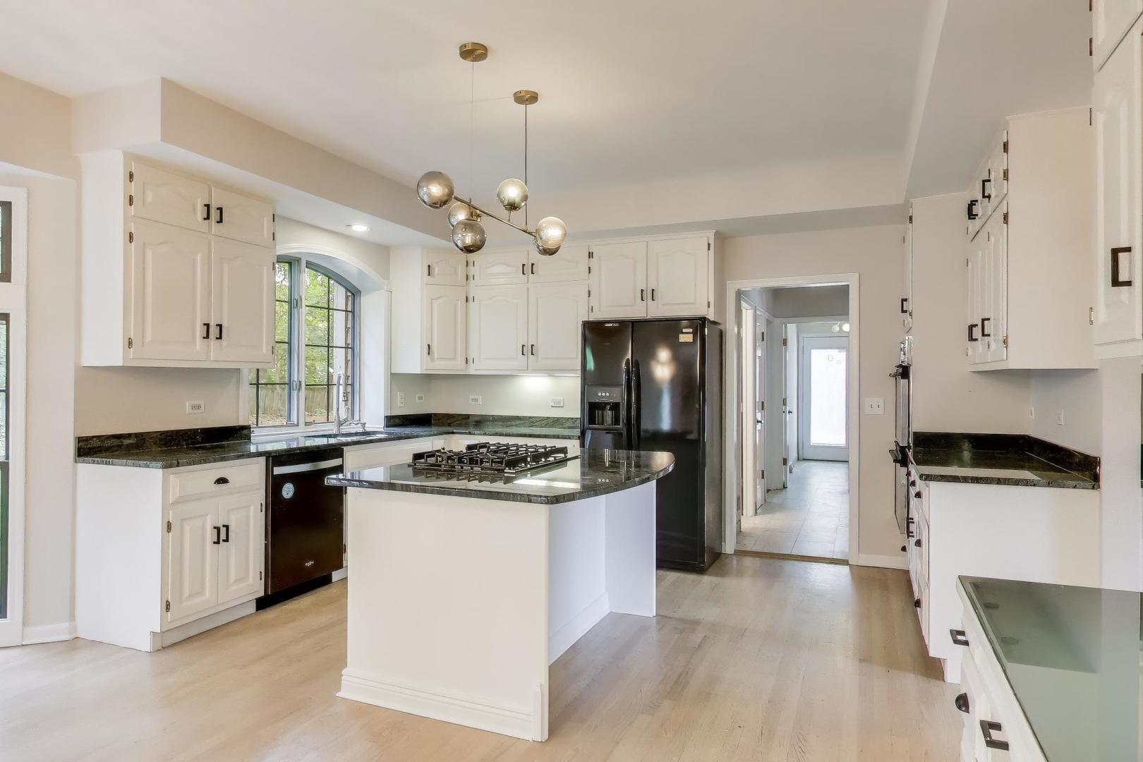 651 Nor Oaks Court, West Chicago, IL 60185