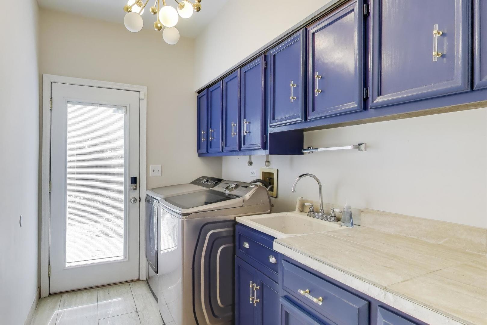 651 Nor Oaks Court, West Chicago, IL 60185