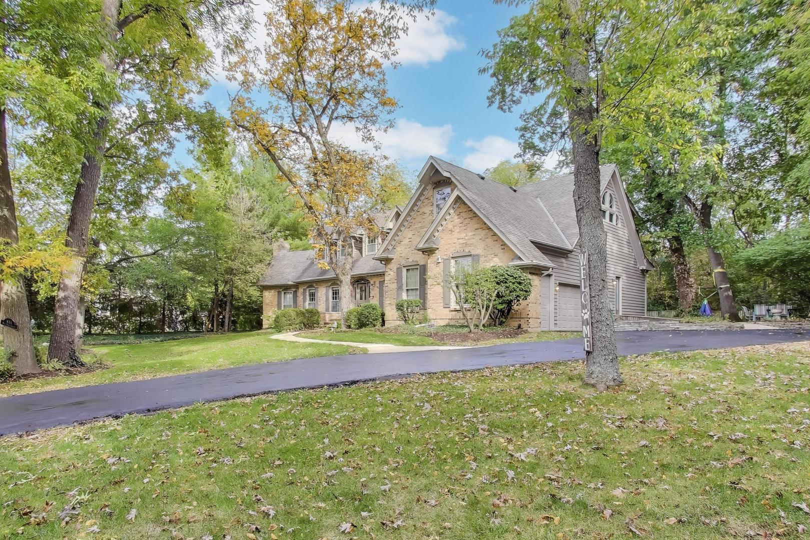 651 Nor Oaks Court, West Chicago, IL 60185