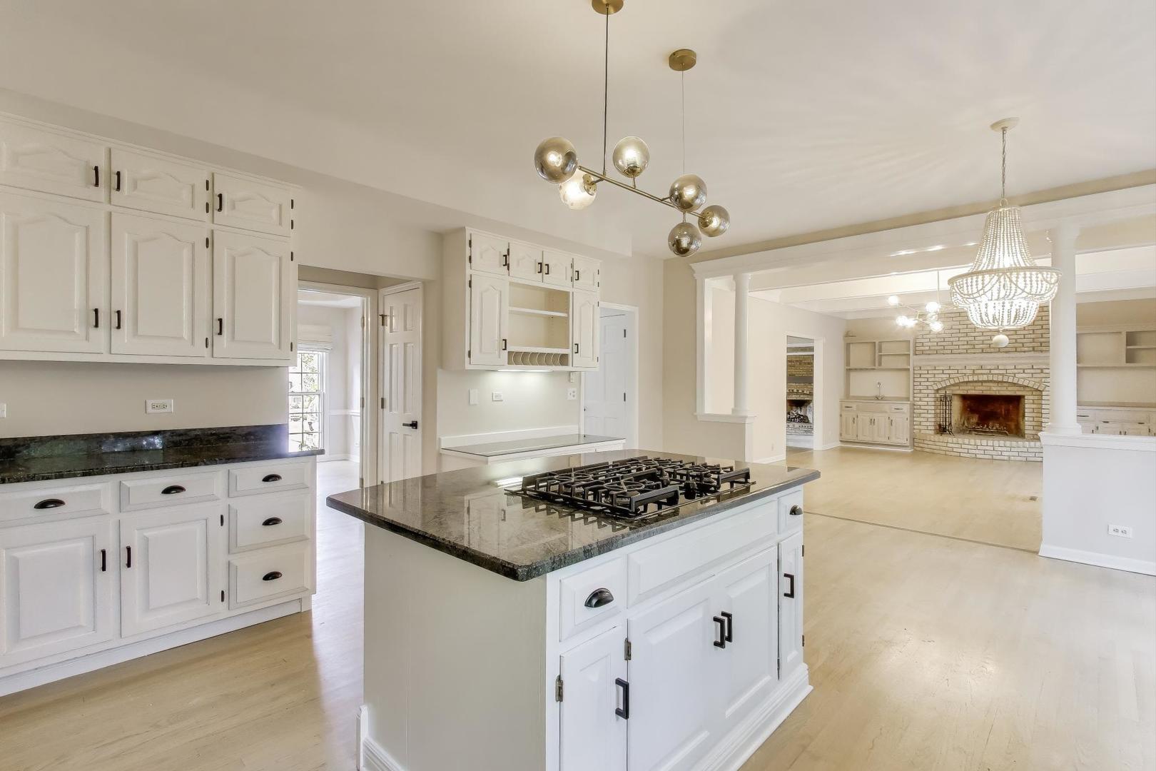651 Nor Oaks Court, West Chicago, IL 60185