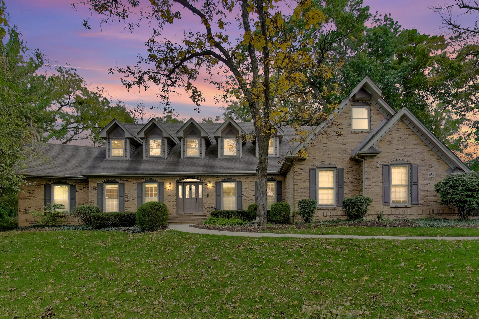651 Nor Oaks Court, West Chicago, IL 60185