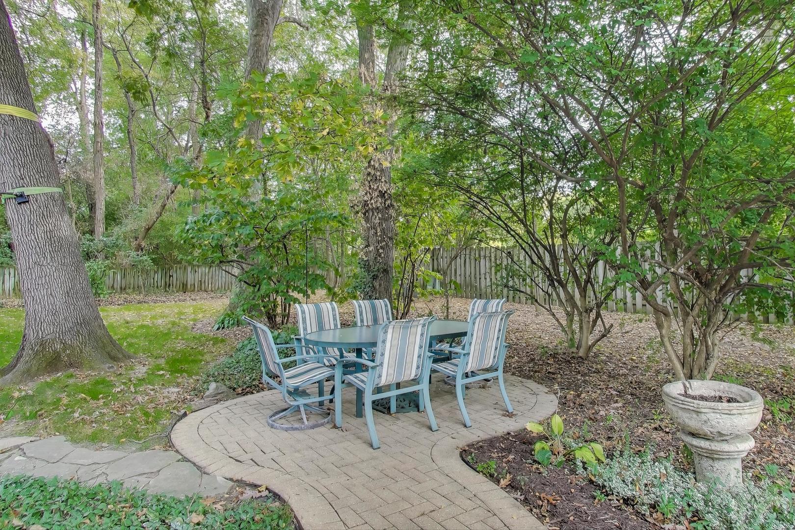 651 Nor Oaks Court, West Chicago, IL 60185