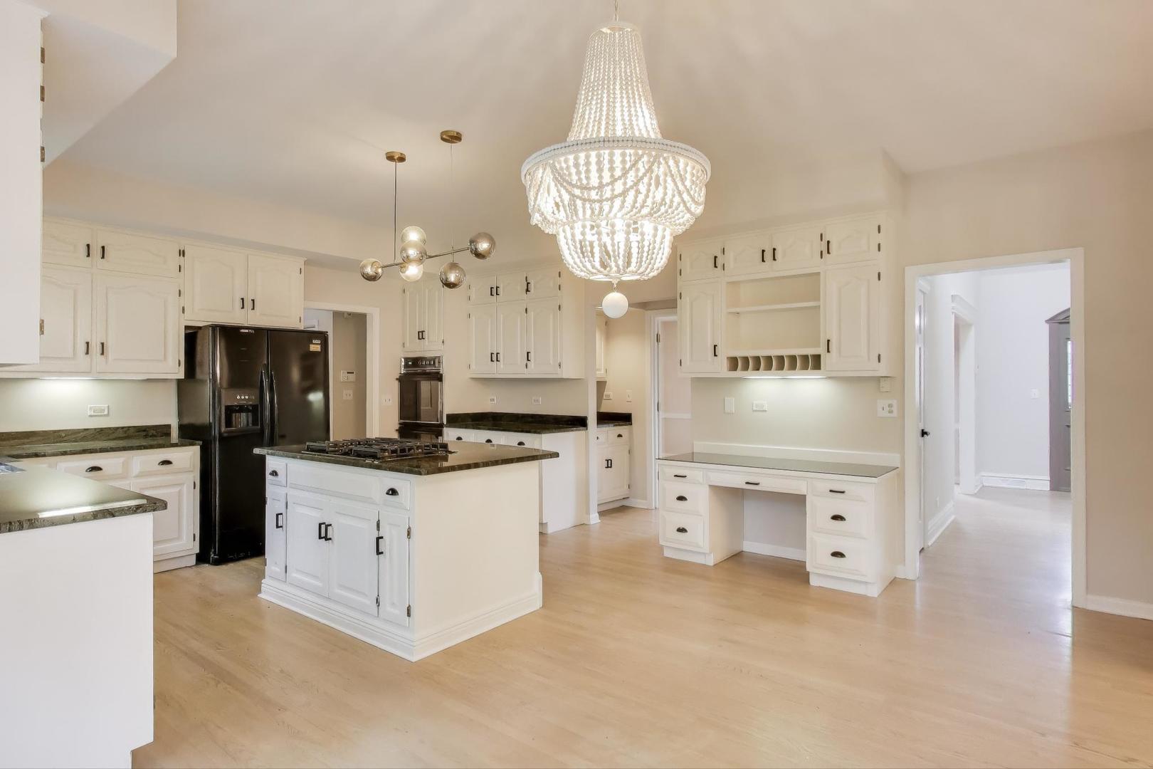 651 Nor Oaks Court, West Chicago, IL 60185