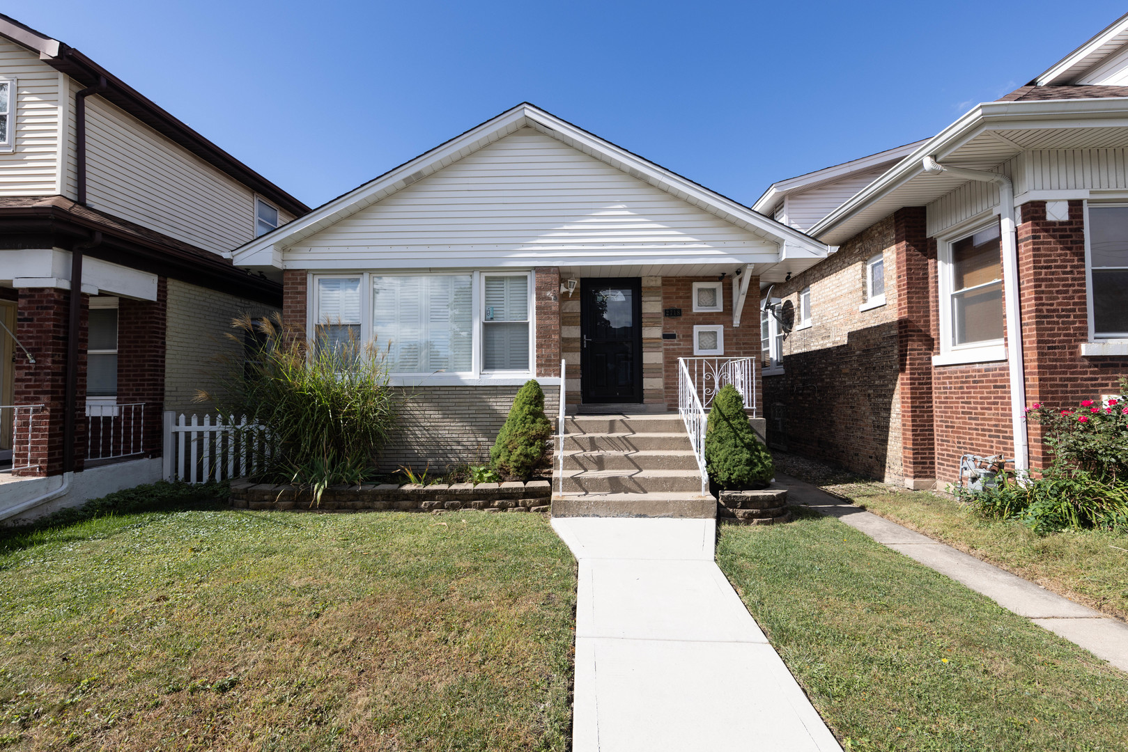 2718 S East Avenue, Berwyn, IL 60402
