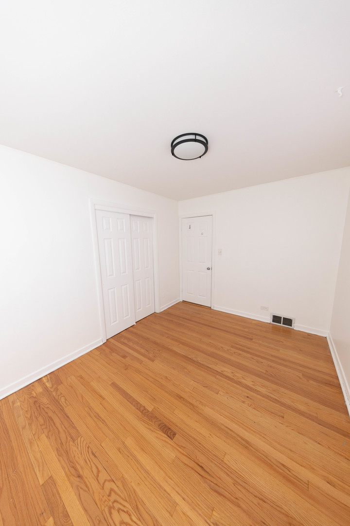 2718 S East Avenue, Berwyn, IL 60402