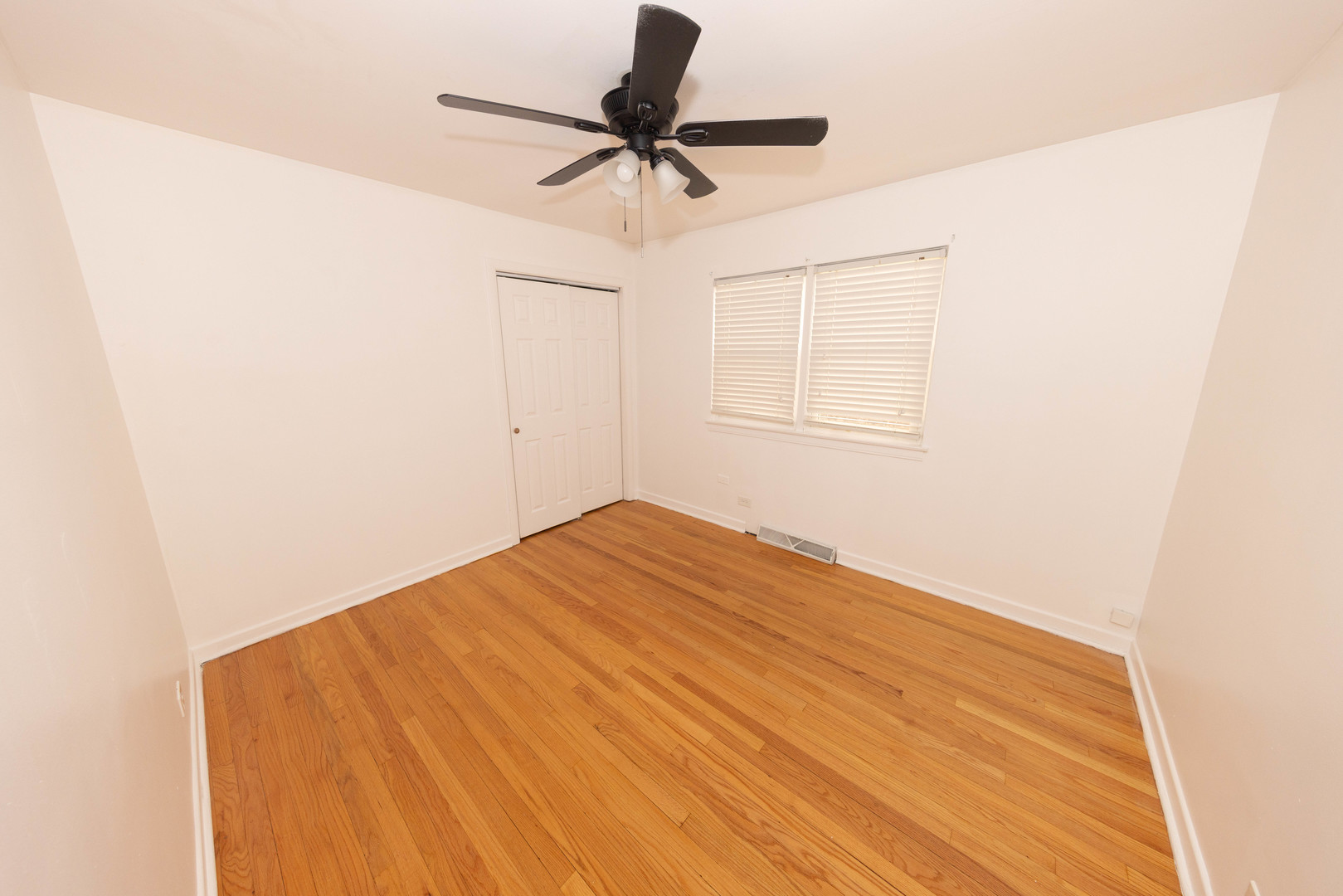 2718 S East Avenue, Berwyn, IL 60402