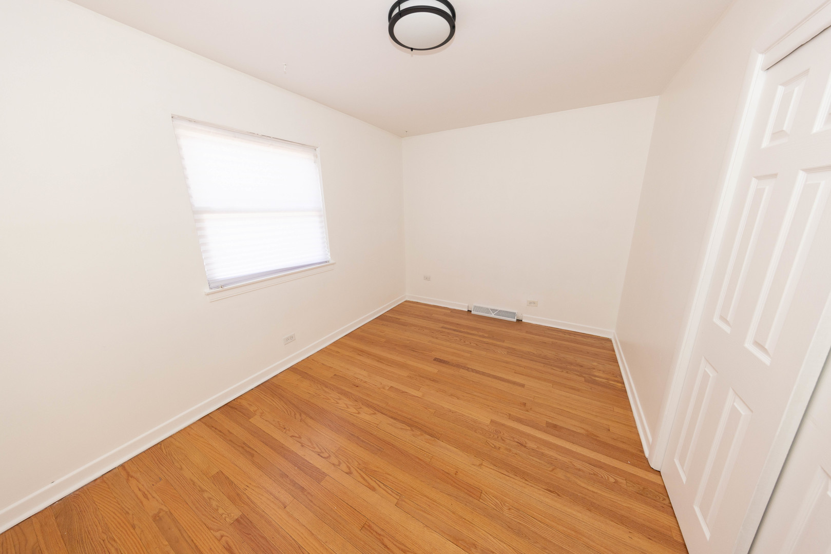 2718 S East Avenue, Berwyn, IL 60402