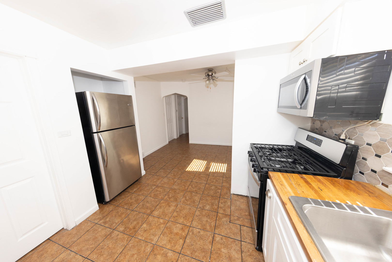 2718 S East Avenue, Berwyn, IL 60402