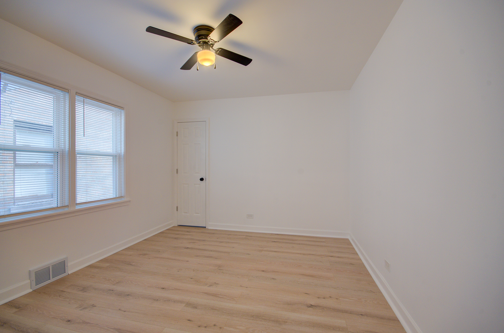 9230 S Greenwood Avenue, Chicago, IL 60619