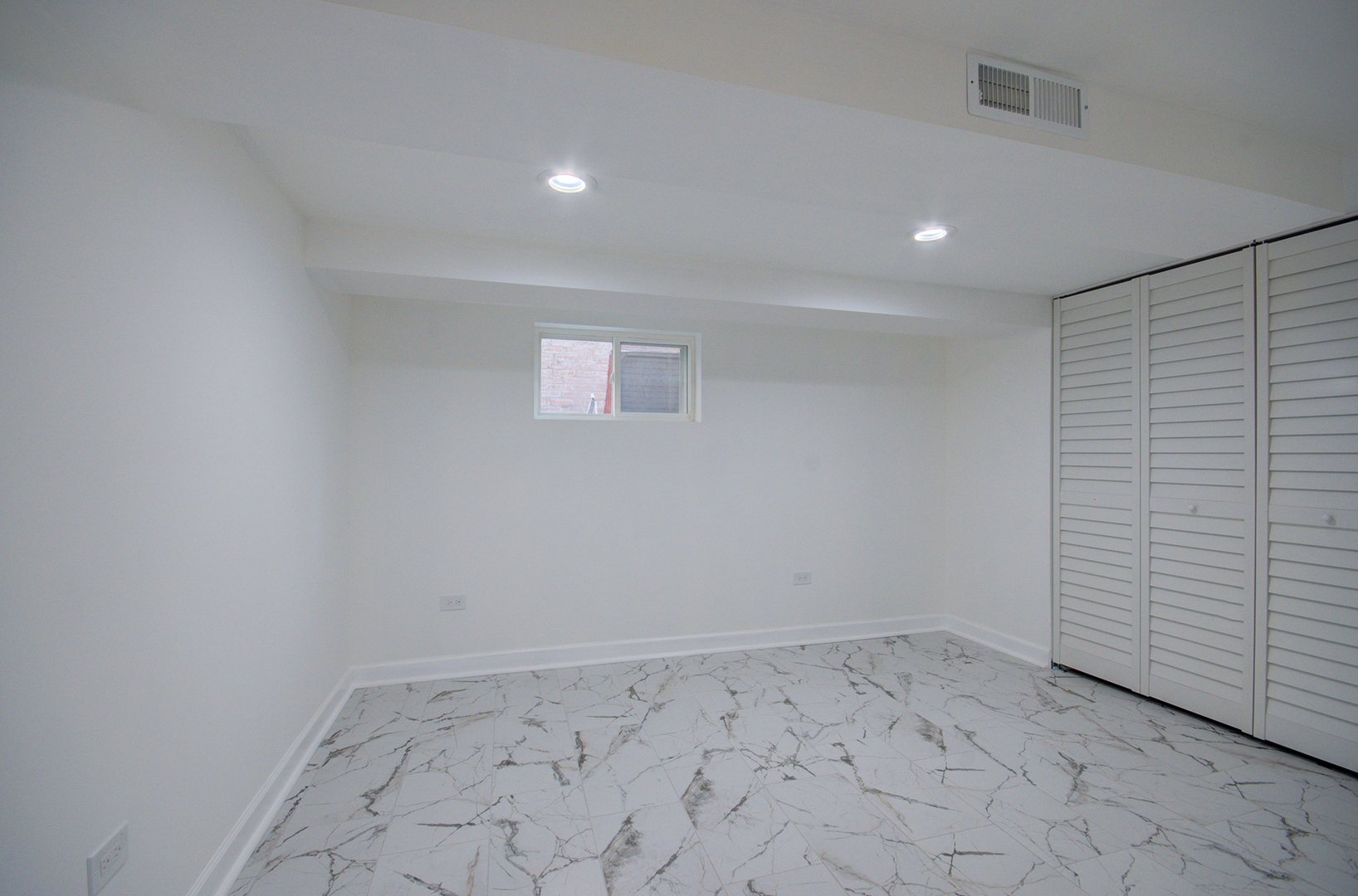 9230 S Greenwood Avenue, Chicago, IL 60619