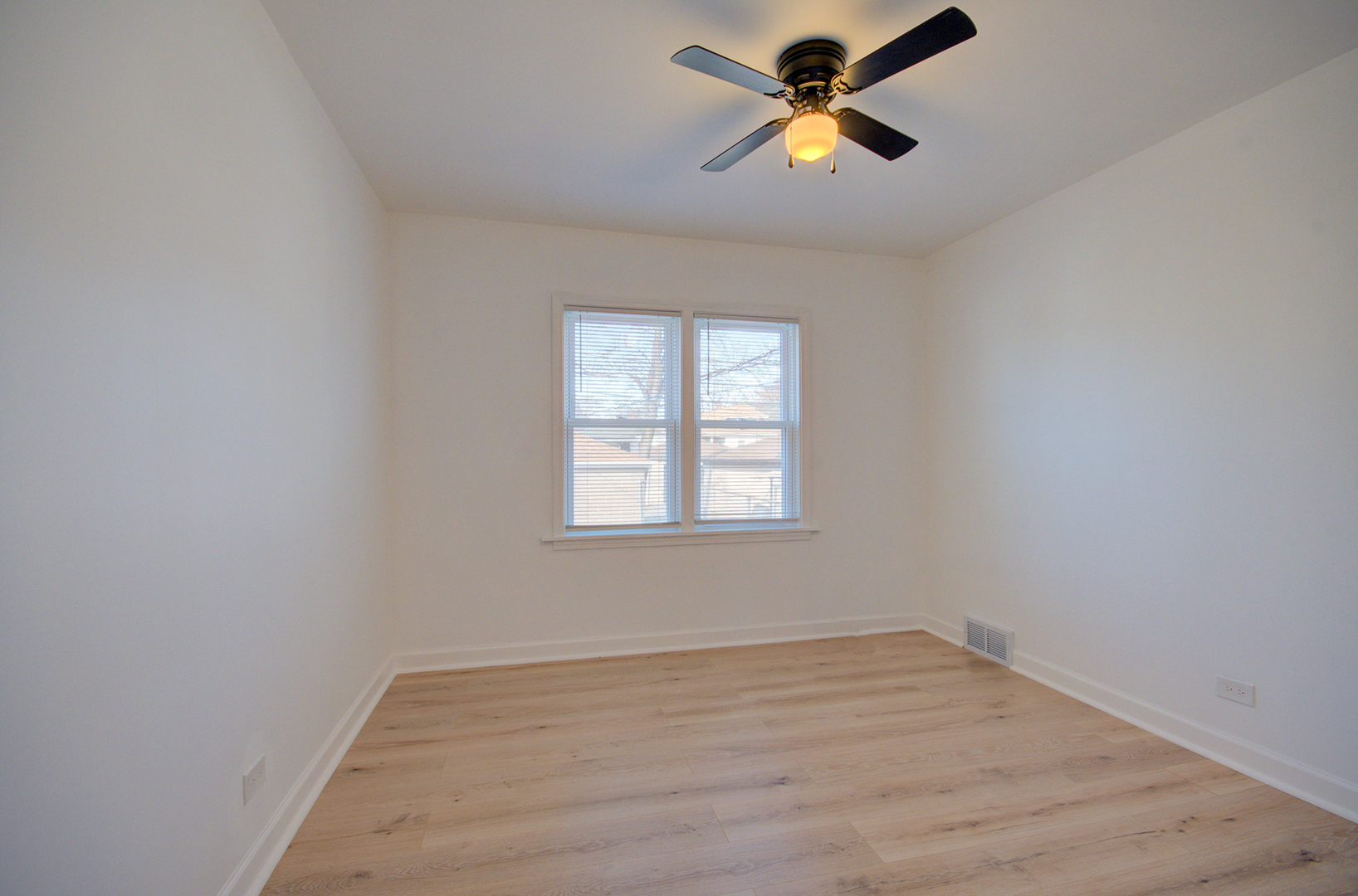 9230 S Greenwood Avenue, Chicago, IL 60619