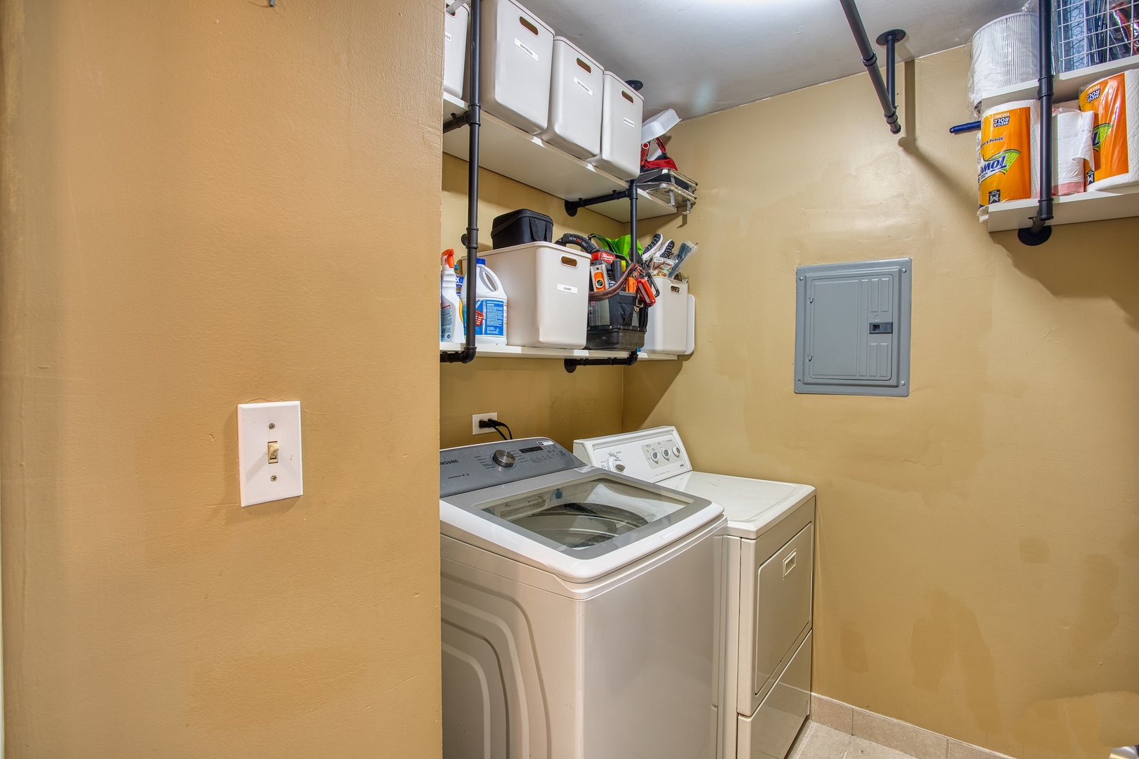 7070 Newport Drive #203, Woodridge, IL 60517