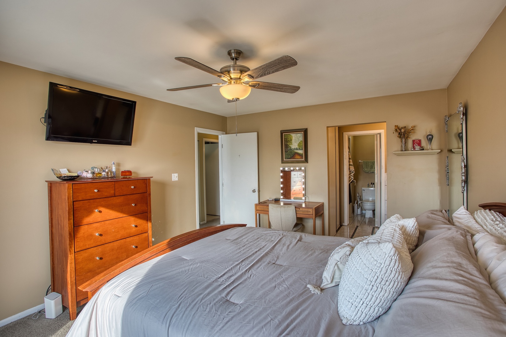 7070 Newport Drive #203, Woodridge, IL 60517