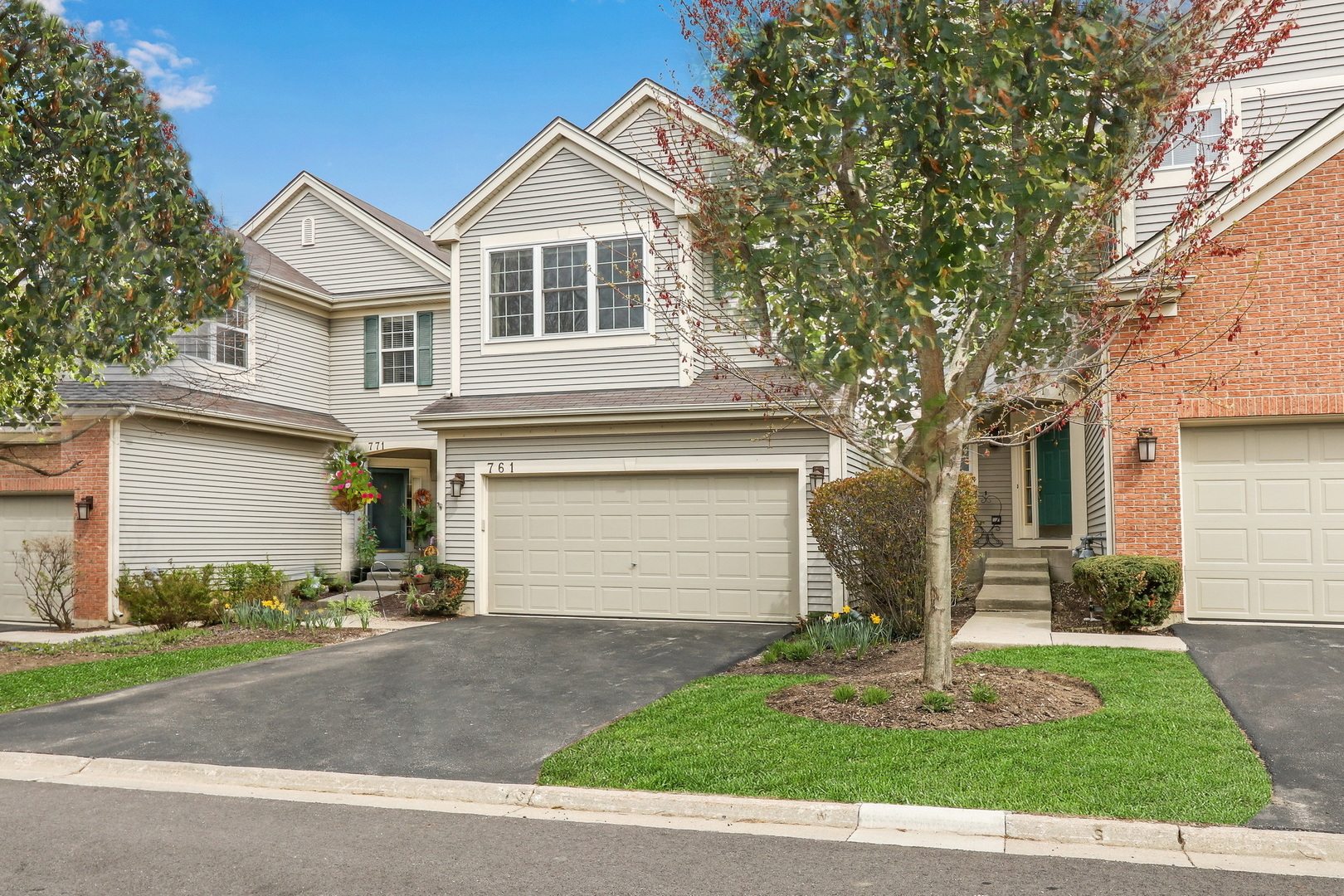 761 Creekside Circle #9-3, Gurnee, IL 60031