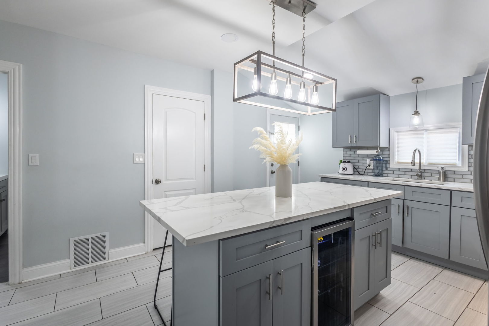 5648 S California Avenue, Chicago, IL 60629