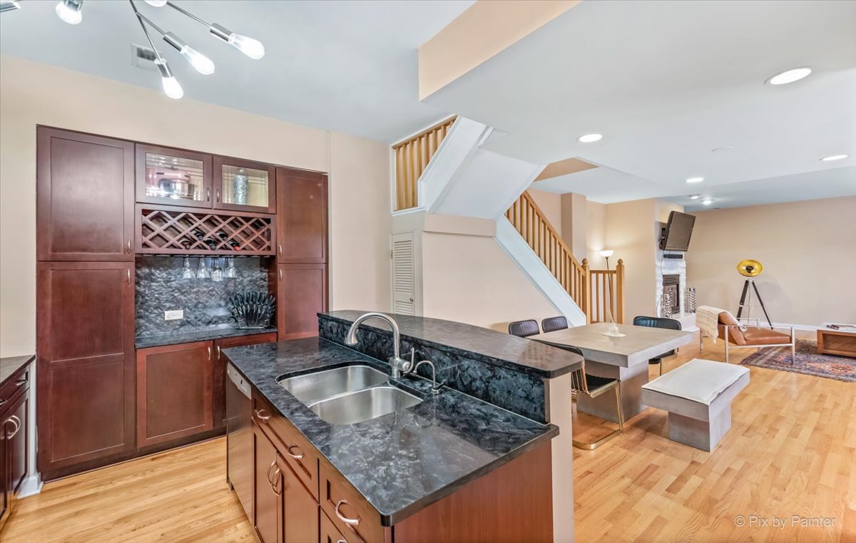 1430 N La Salle Drive #F1, Chicago, IL 60610