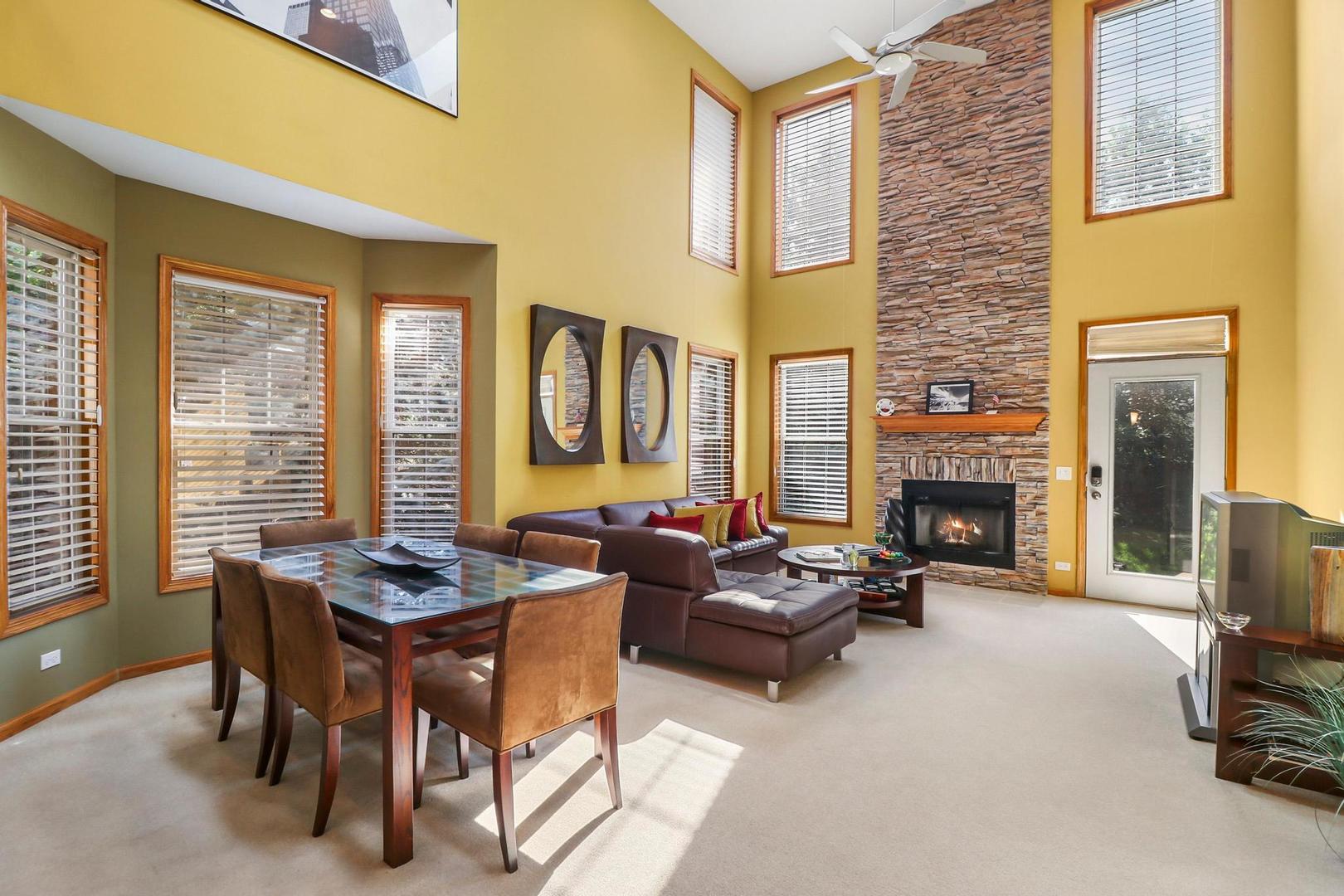 292 Jennifer Court #-, Gurnee, IL 60031