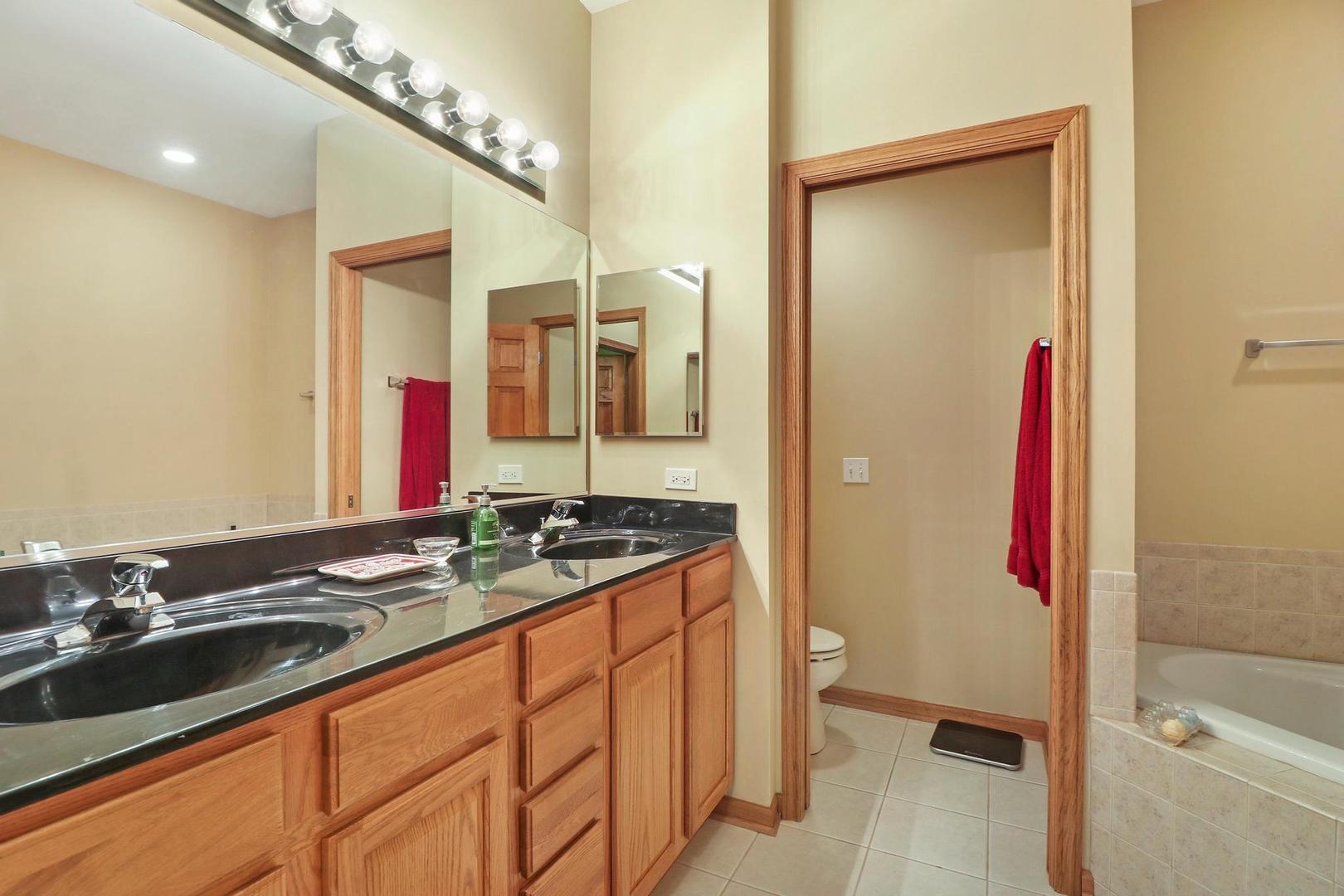 292 Jennifer Court #-, Gurnee, IL 60031