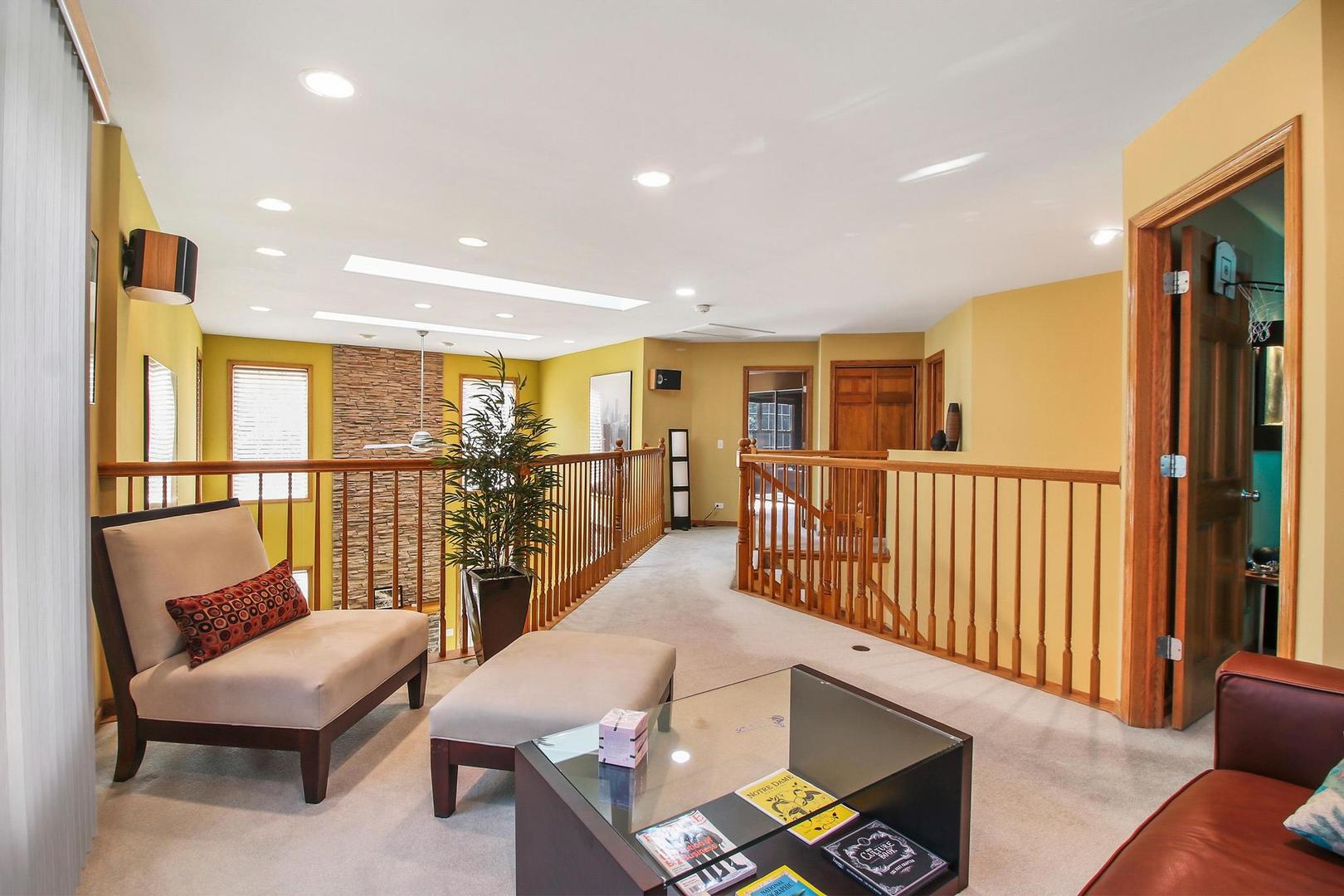 292 Jennifer Court #-, Gurnee, IL 60031