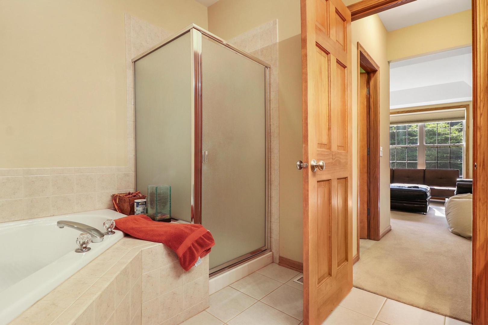 292 Jennifer Court #-, Gurnee, IL 60031