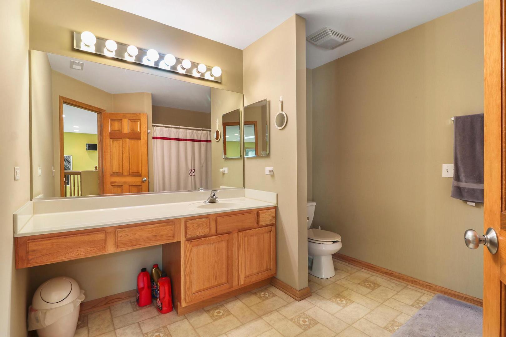 292 Jennifer Court #-, Gurnee, IL 60031