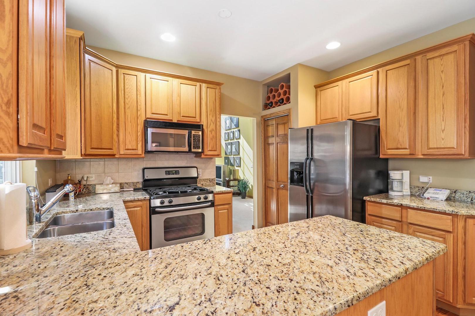 292 Jennifer Court #-, Gurnee, IL 60031