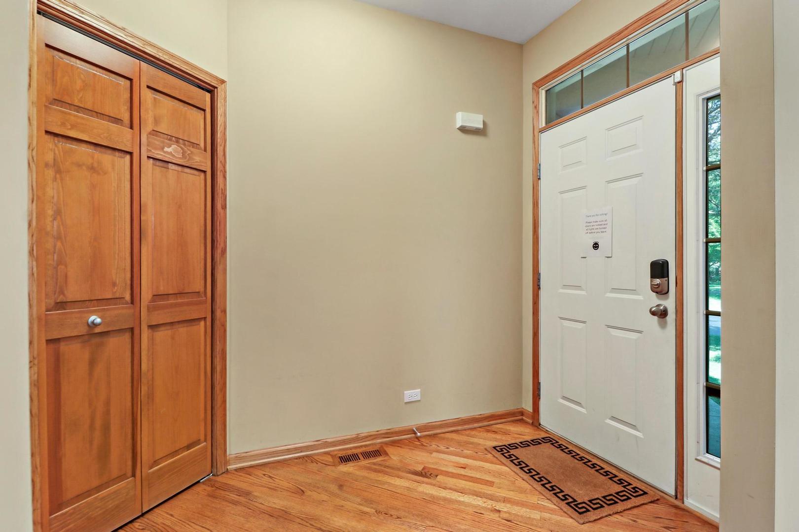 292 Jennifer Court #-, Gurnee, IL 60031