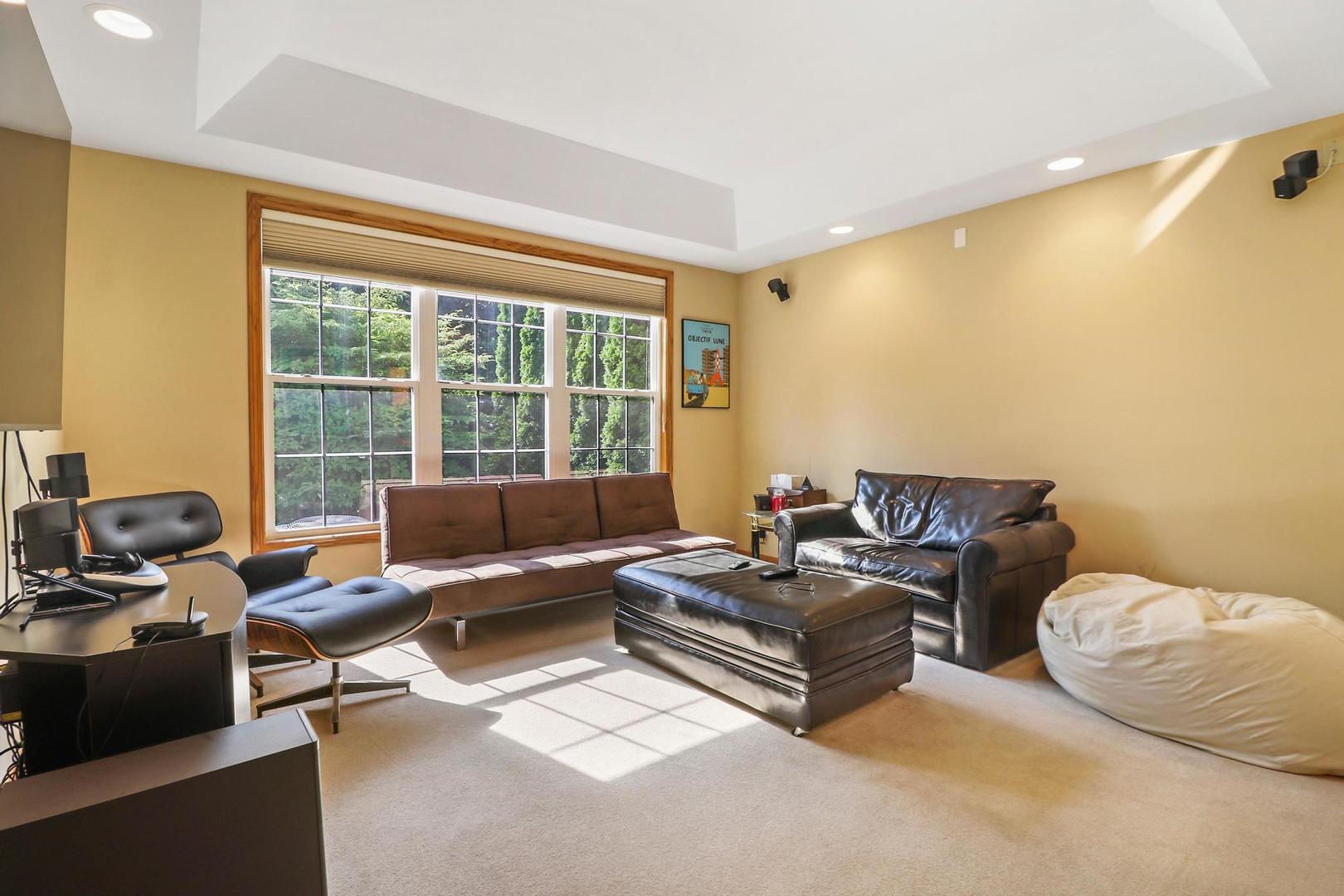 292 Jennifer Court #-, Gurnee, IL 60031