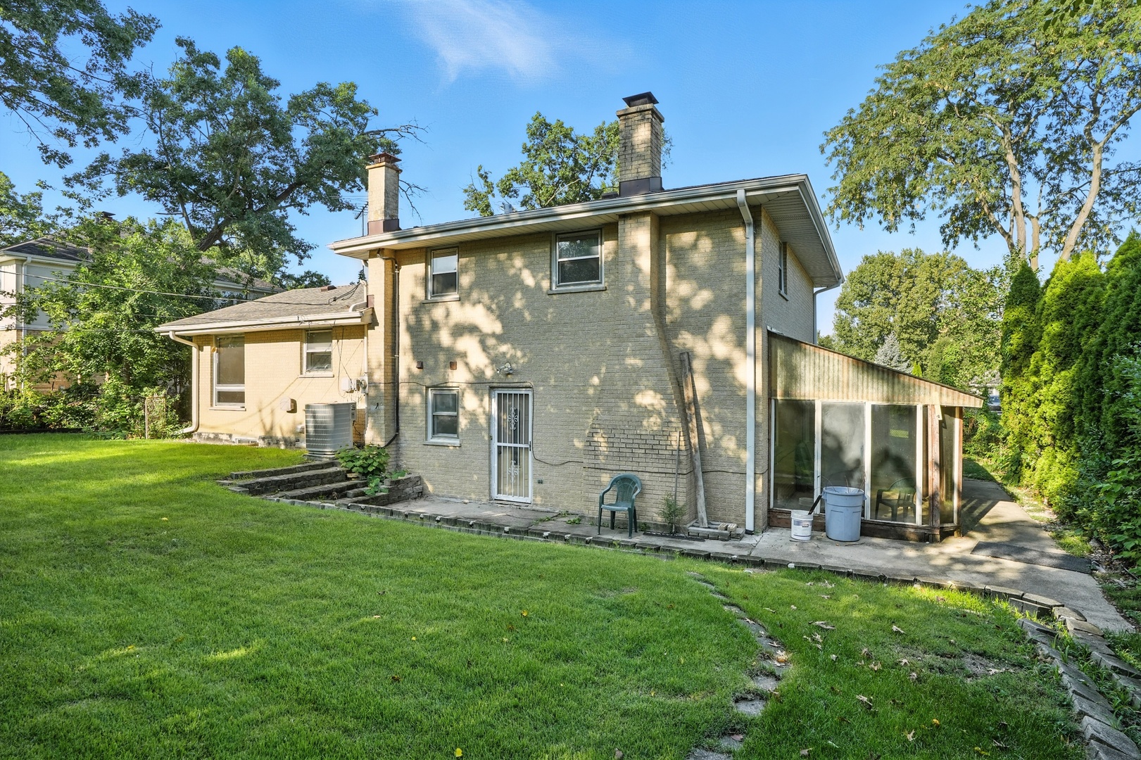 10025 S 86th Court, Palos Hills, IL 60465